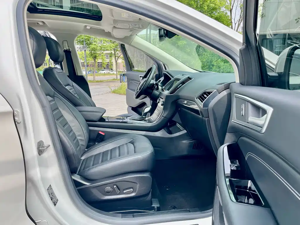 Ford Edge 2018 — фото 11