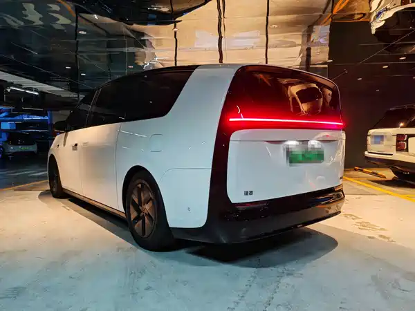Li Auto MEGA 2025