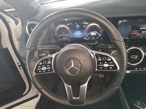 Mercedes-Benz GLA 2023
