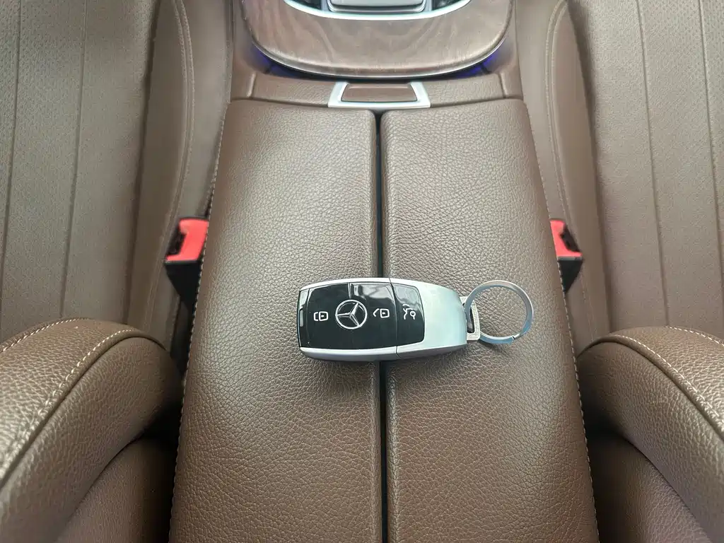 Mercedes-Benz E-Class 2020 — фото 27