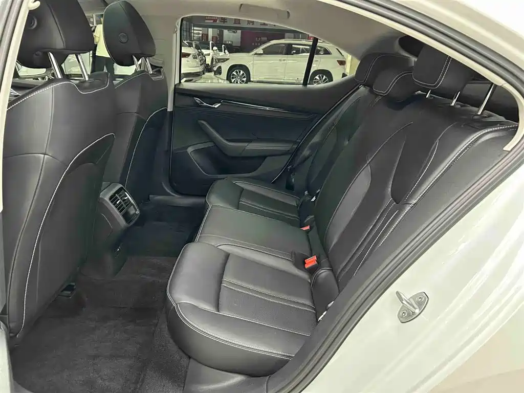 Skoda Octavia 2024 — фото 14