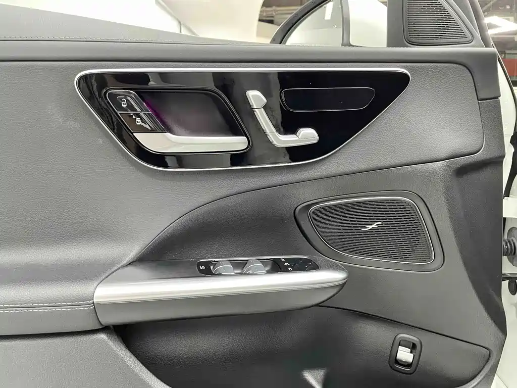 Mercedes-Benz C-Class 2023 — фото 13