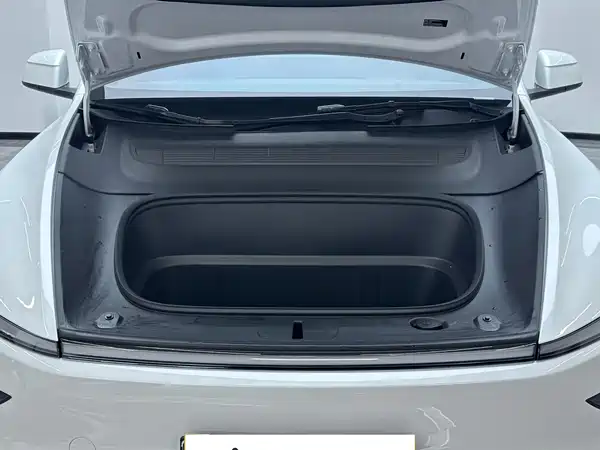 Tesla Model Y L 2026