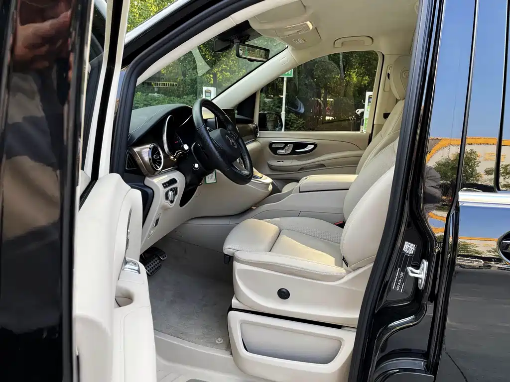 Mercedes-Benz V-Class 2023 — фото 6
