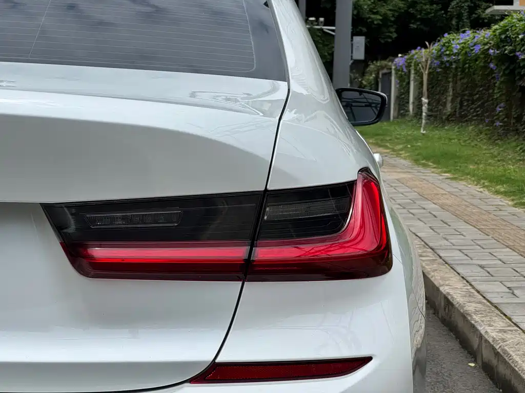 BMW 3 Series 2019 — фото 12