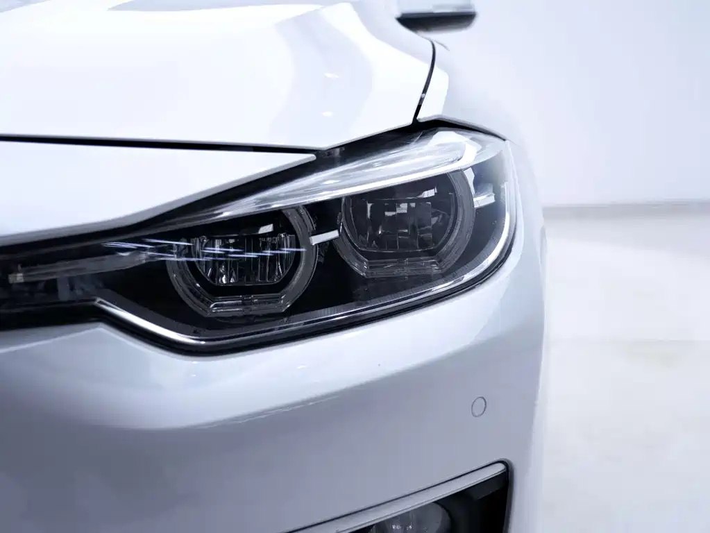BMW 3 Series 2019 — фото 9