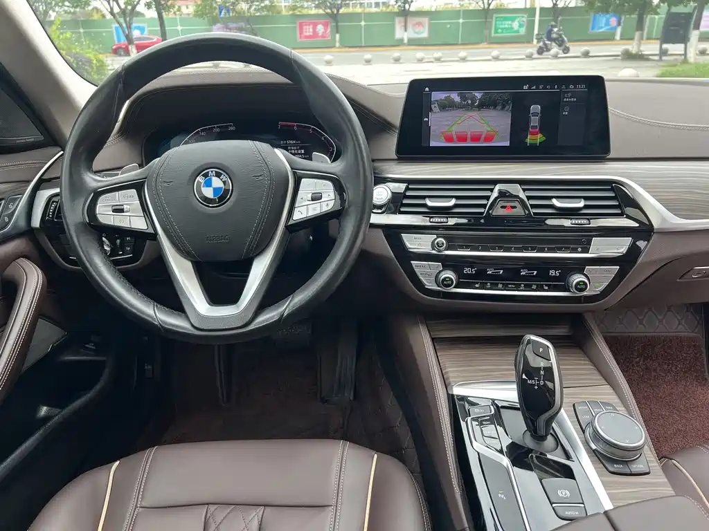 BMW 5 Series 2020 — фото 17