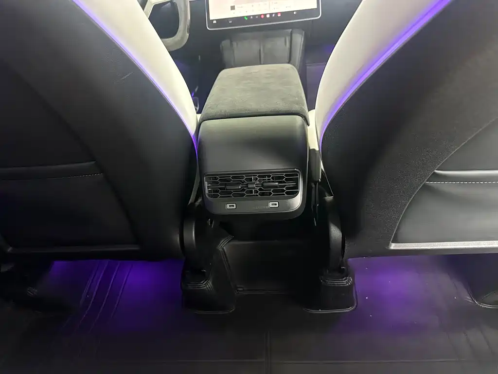 Tesla Model Y 2023 — фото 12