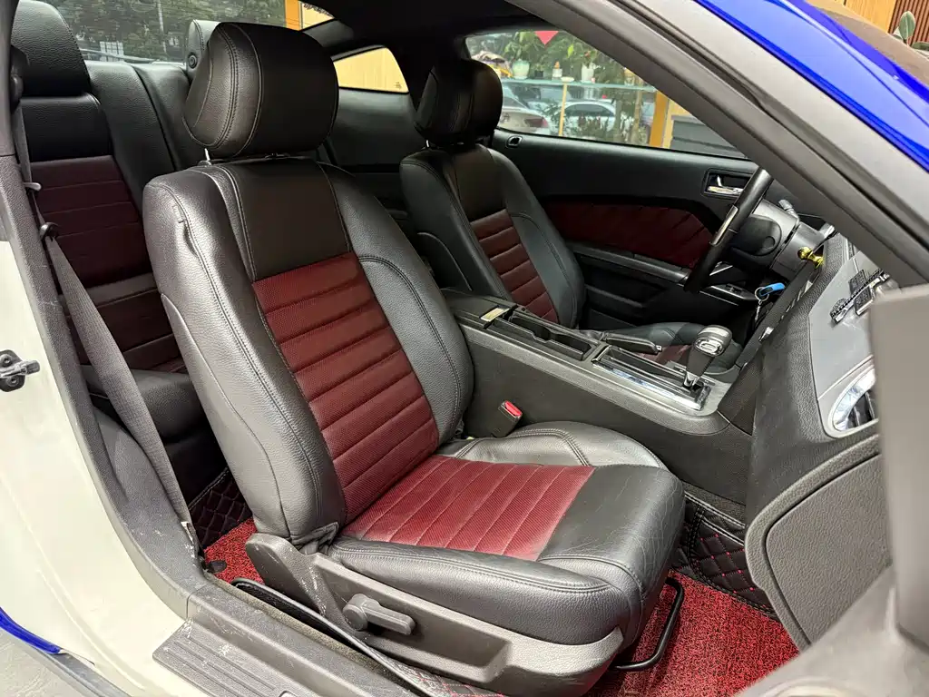 Ford Mustang 2013 — фото 23