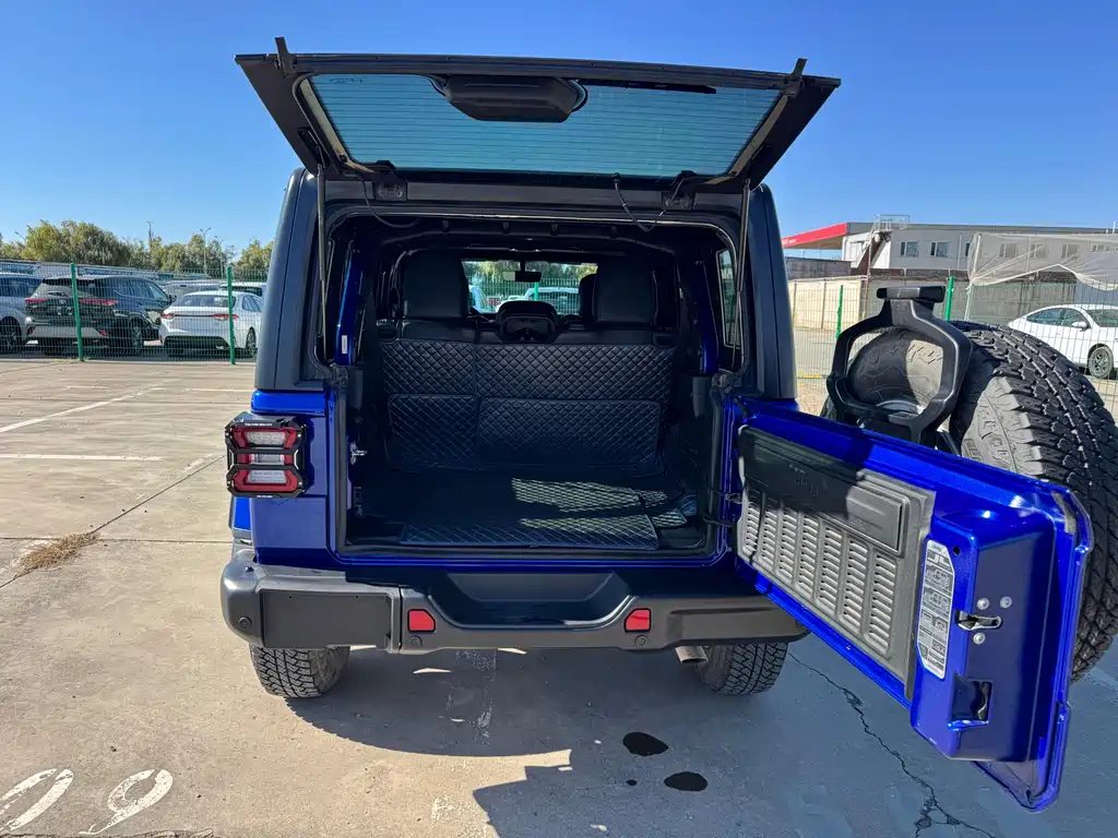 Jeep Wrangler 2020 — фото 23