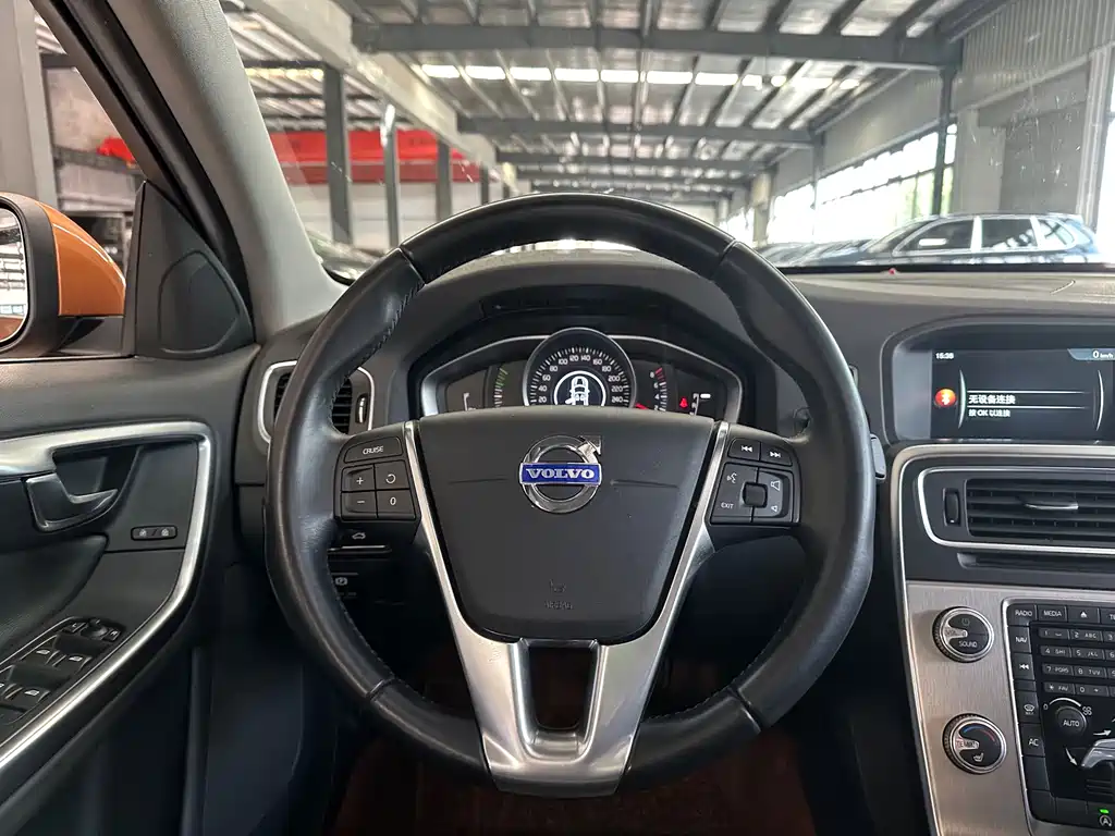 Volvo S60 2014 — фото 12