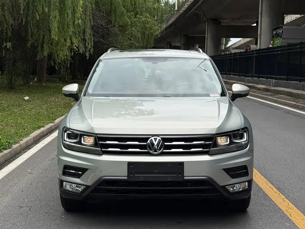 Volkswagen Tiguan L 2017 — фото 2