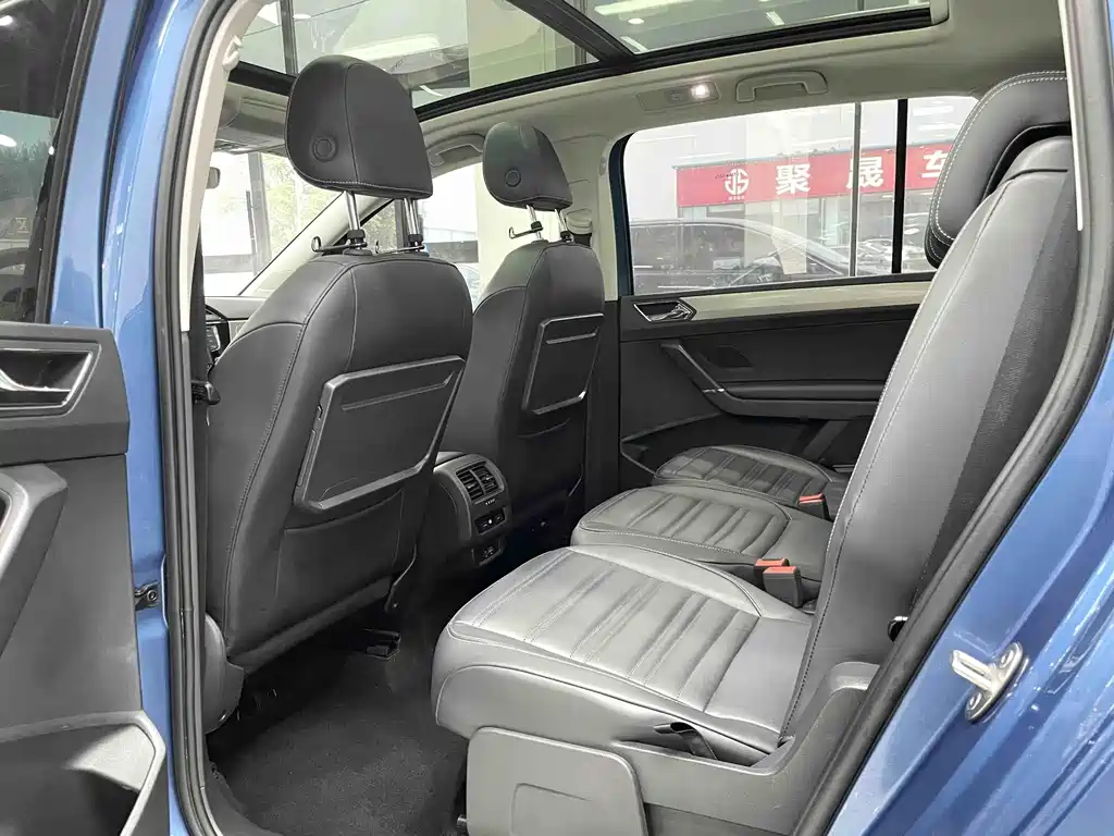 Volkswagen Touran 2022 — фото 10