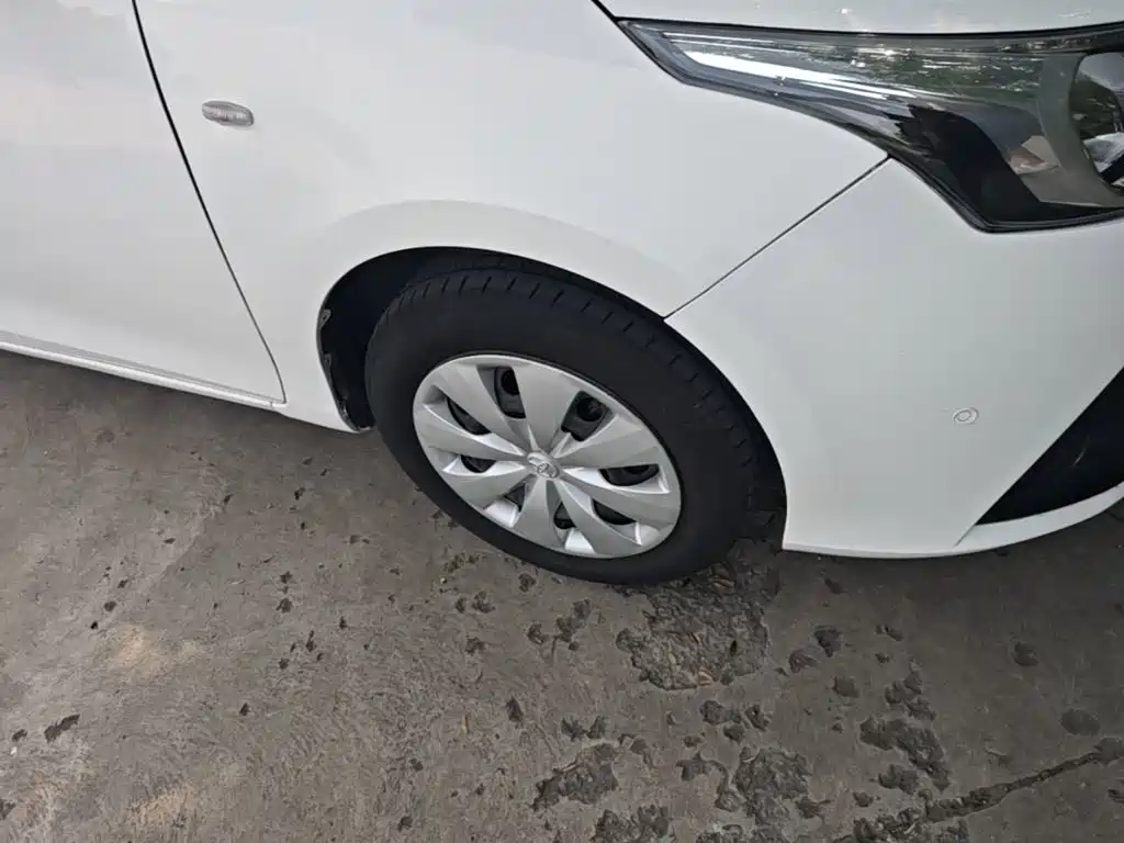 Toyota Yaris L 2018 — фото 23