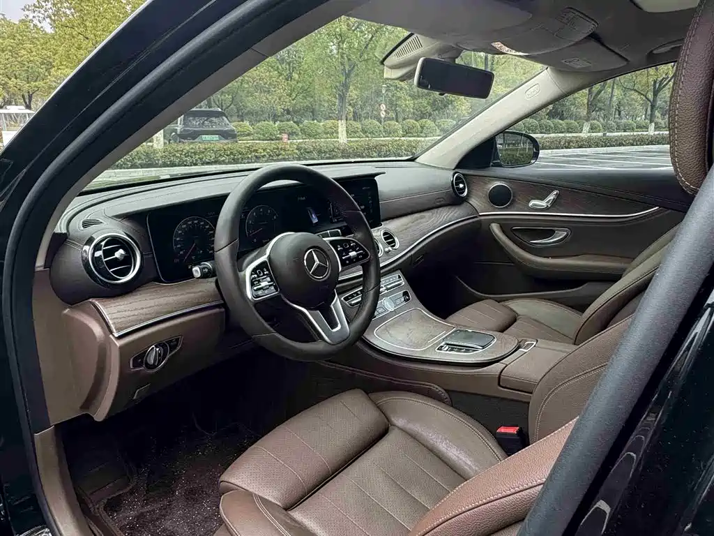 Mercedes-Benz E-Class 2019 — фото 18