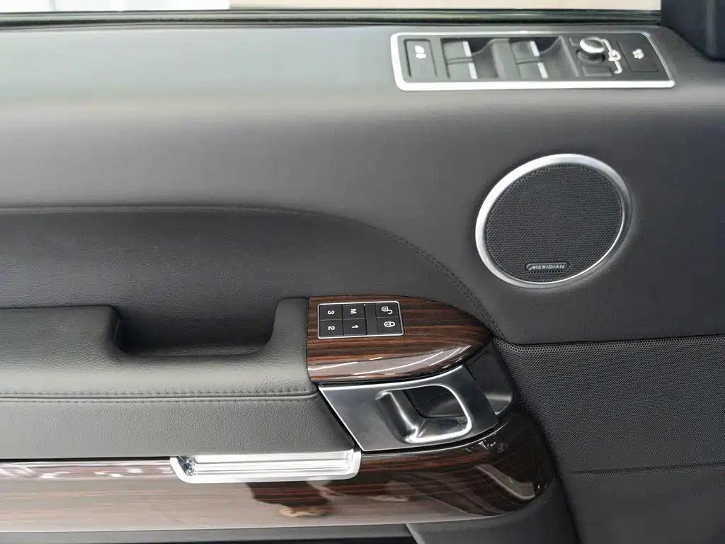 Land Rover Range Rover 2018 — фото 16