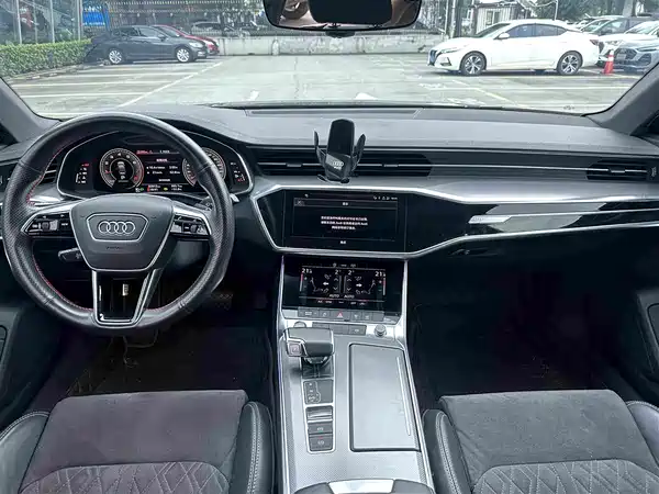 Audi A6L 2022