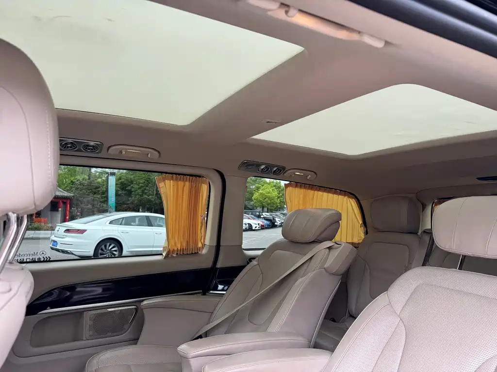 Mercedes-Benz V-Class 2018 — фото 14