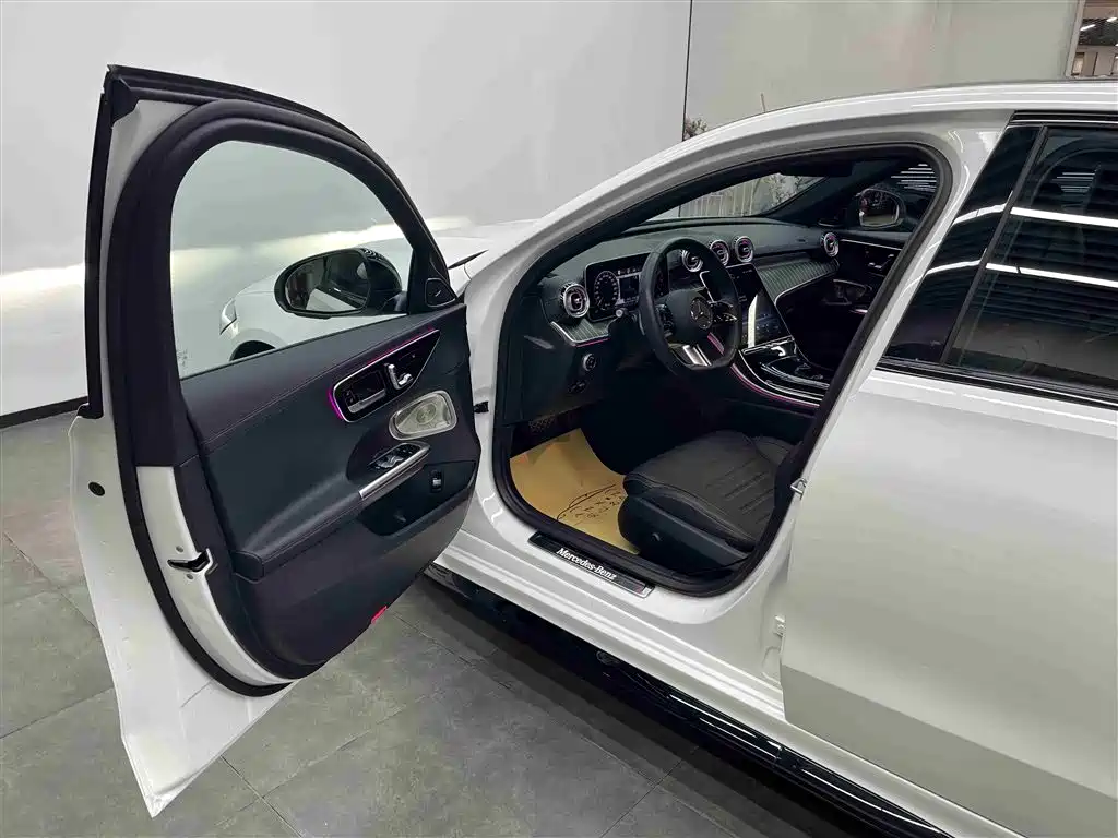 Mercedes-Benz C-Class 2024 — фото 6