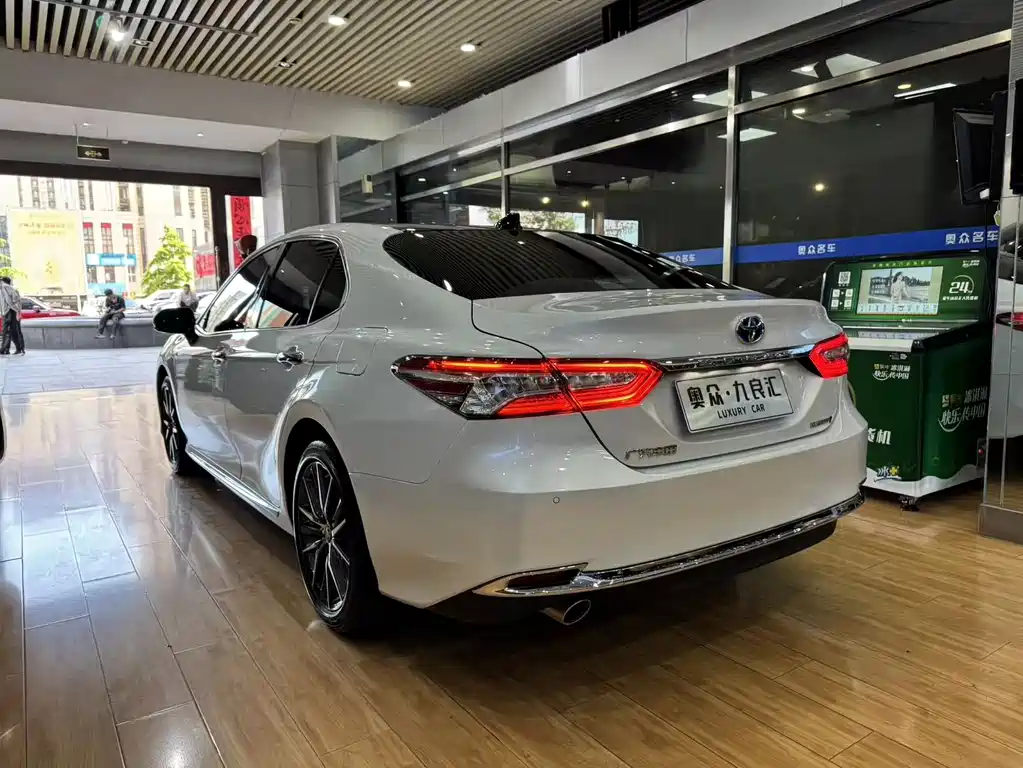 Toyota Camry 2024 — фото 13