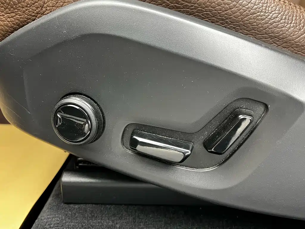 Volvo XC60 2022 — фото 7