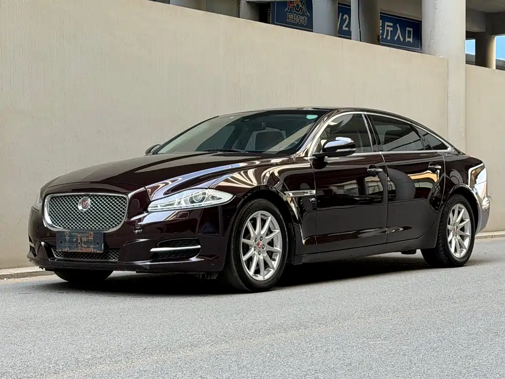 Jaguar XJ 2015 — фото 1