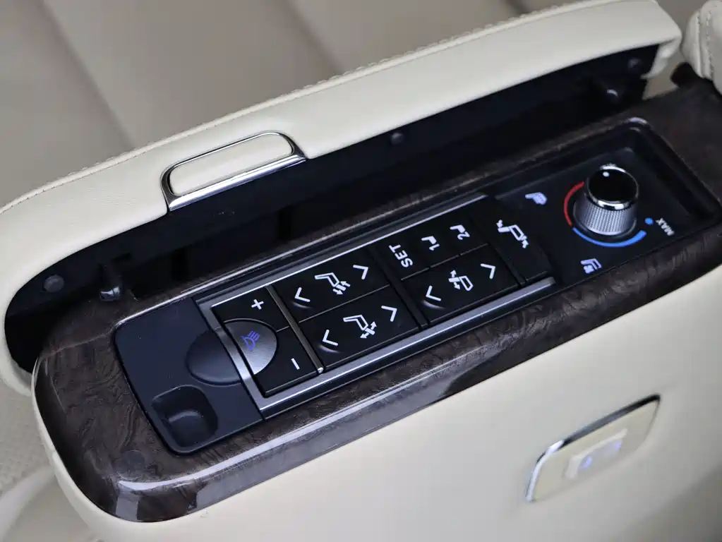 Toyota Alphard 2018 — фото 24