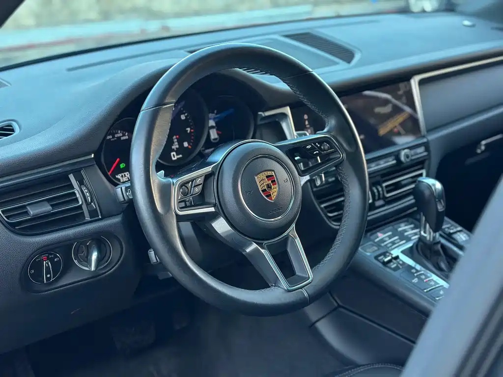 Porsche Macan 2019 — фото 15