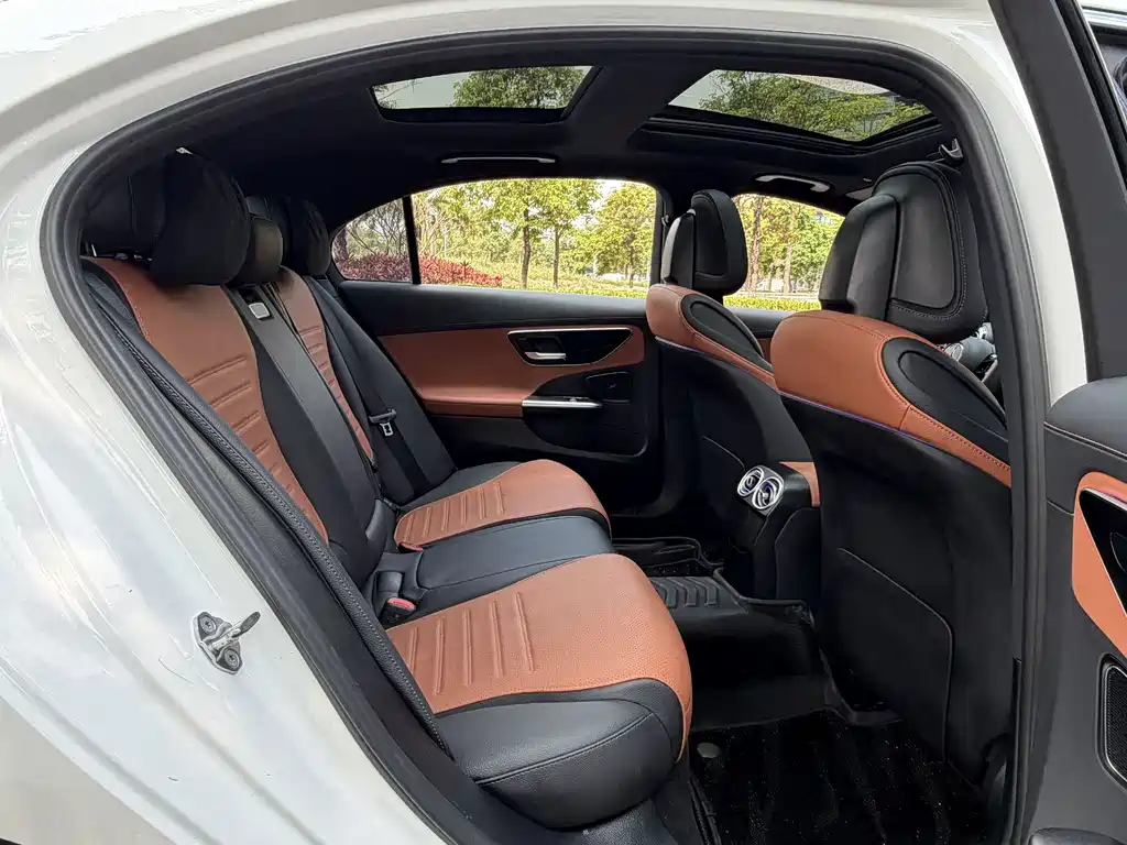 Mercedes-Benz C-Class 2023 — фото 10