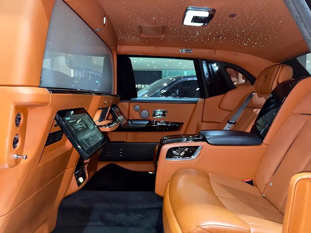 Rolls-Royce Phantom 2020 — фото 16