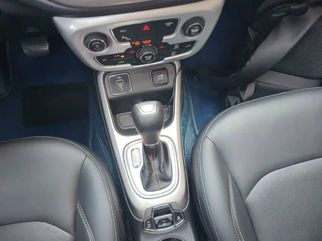 Jeep Compass 2019 — фото 14