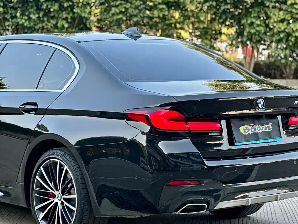 BMW 5 Series 2023 — фото 10
