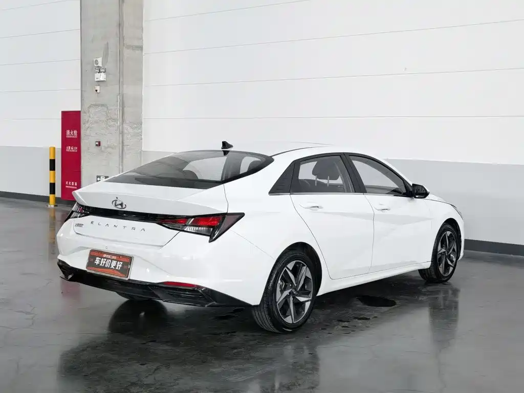 Hyundai Elantra 2021 — фото 2