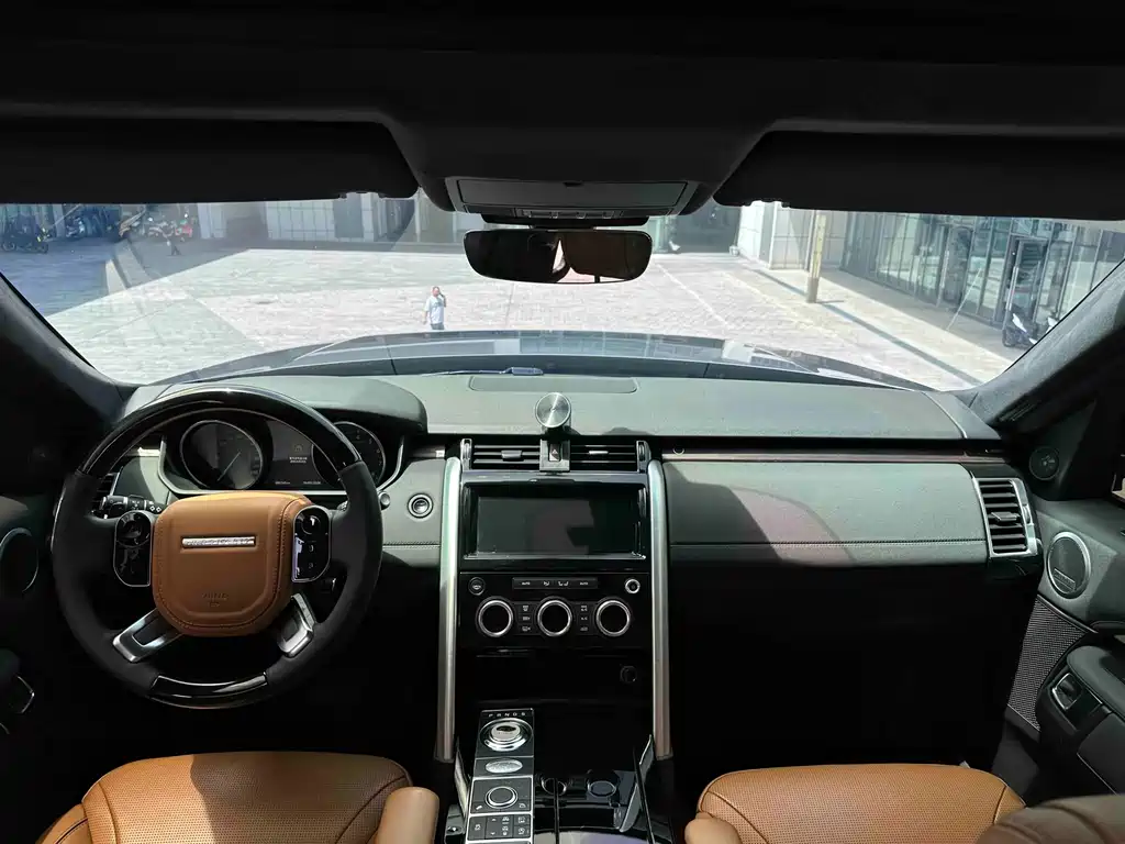 Land Rover Discovery 2018 — фото 22