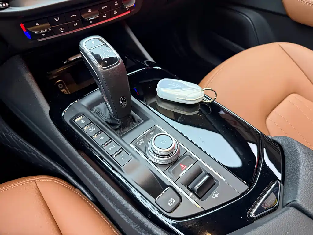 Maserati Levante 2025 — фото 16
