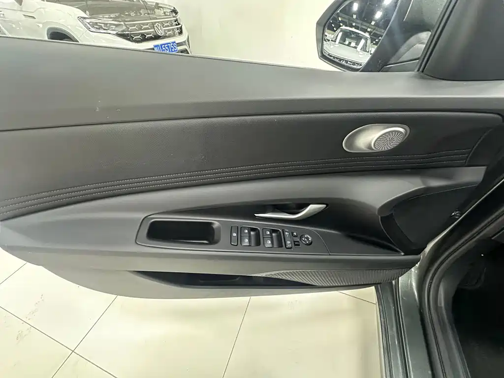 Hyundai Elantra 2023 — фото 17