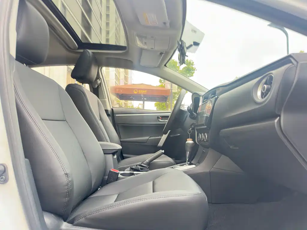Toyota Corolla 2018 — фото 10