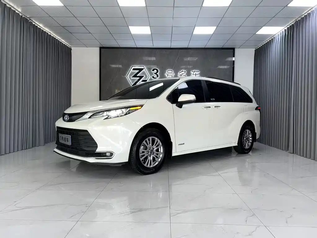 Toyota Sienna 2022 — фото 4
