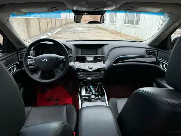 Infiniti Q70 2017