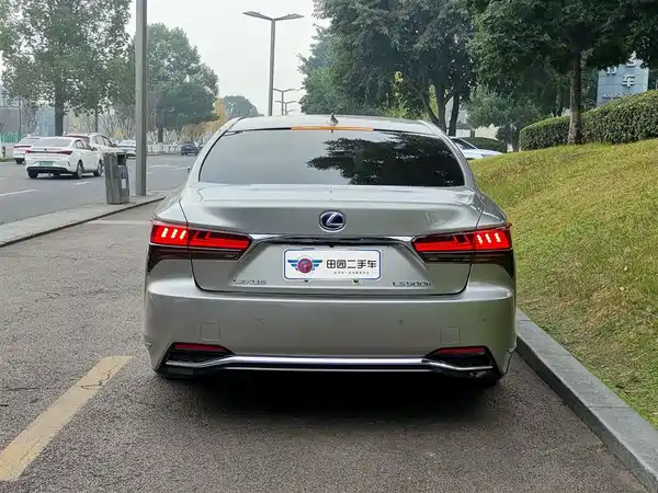 Lexus LS 2021