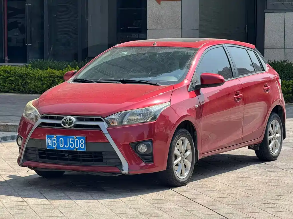 Toyota Yaris L 2015 — фото 1