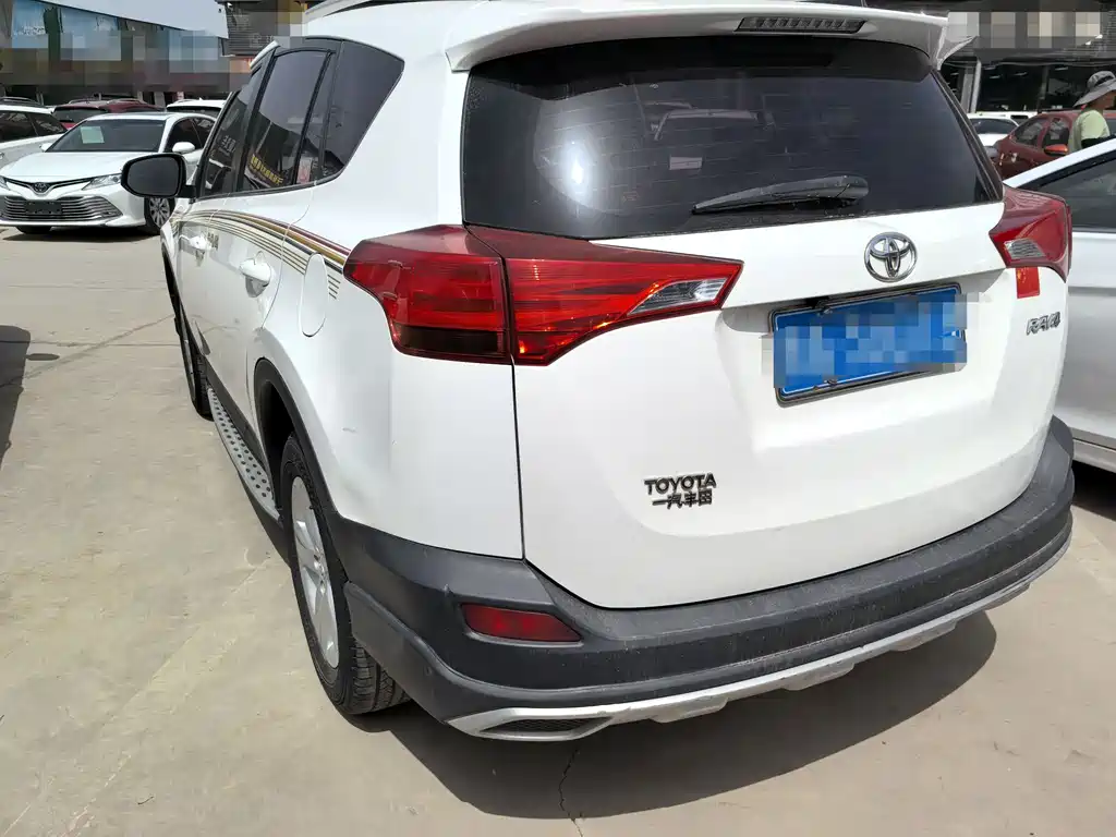 Toyota RAV4 2014 — фото 4