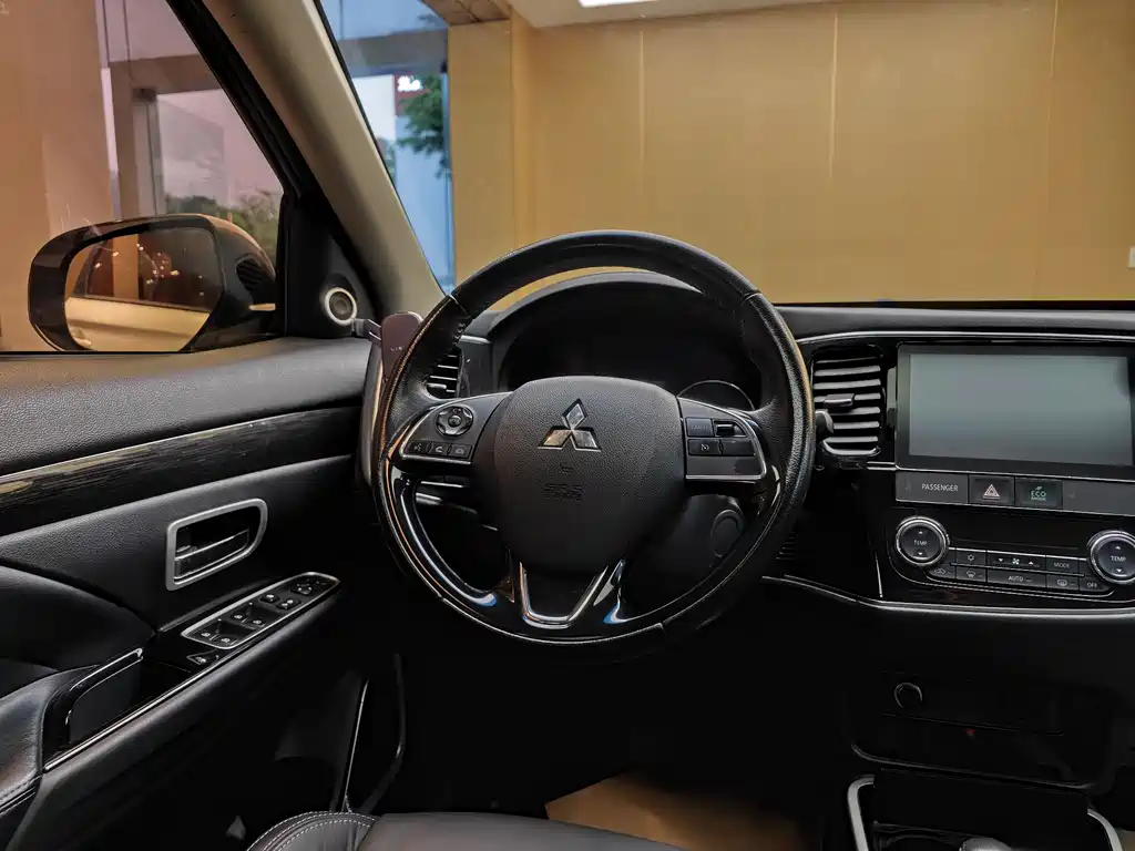 Mitsubishi Outlander 2019 — фото 15