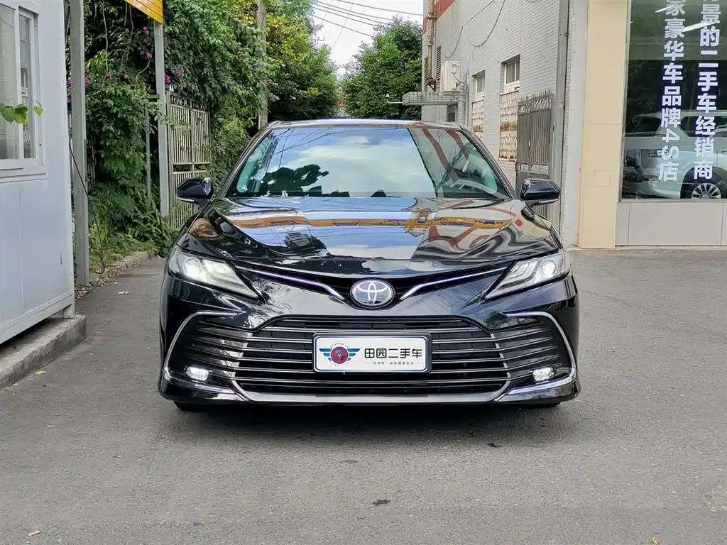 Toyota Camry 2021 — фото 2