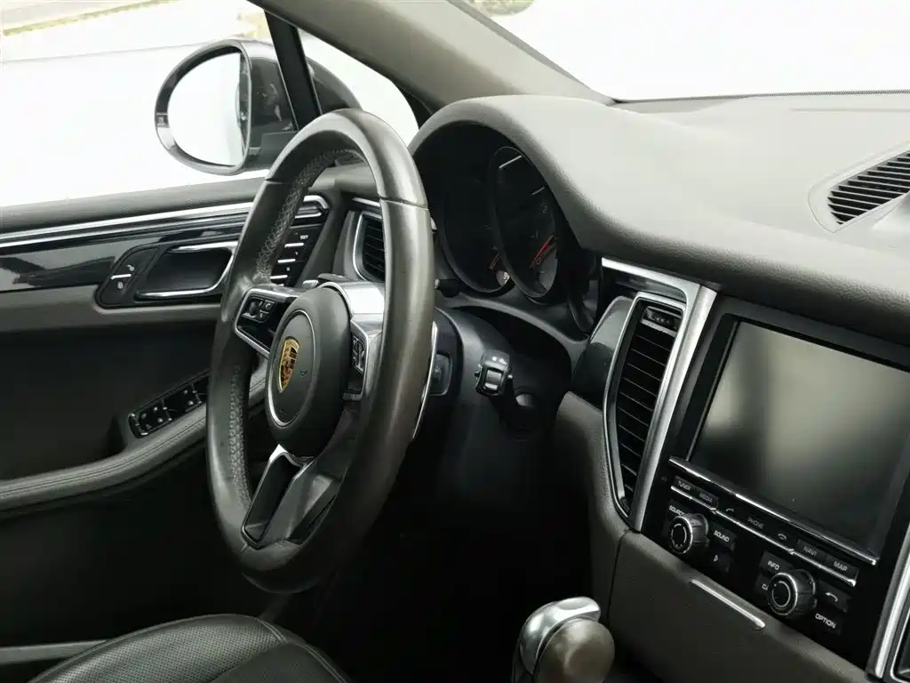 Porsche Macan 2016 — фото 22