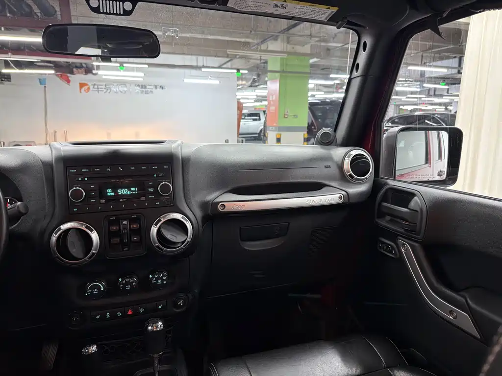 Jeep Wrangler 2012 — фото 10