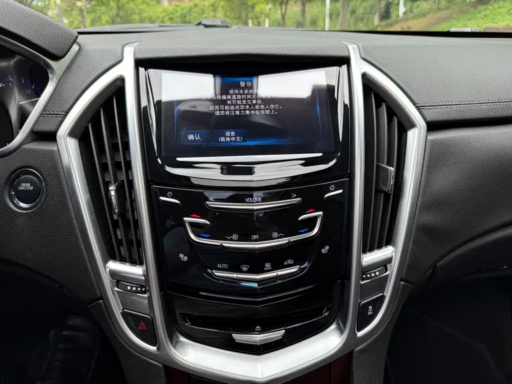 Cadillac SRX 2015 — фото 13