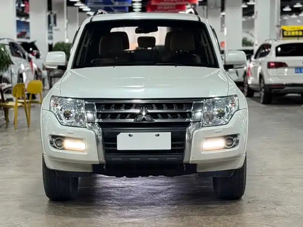 Mitsubishi Pajero 2016