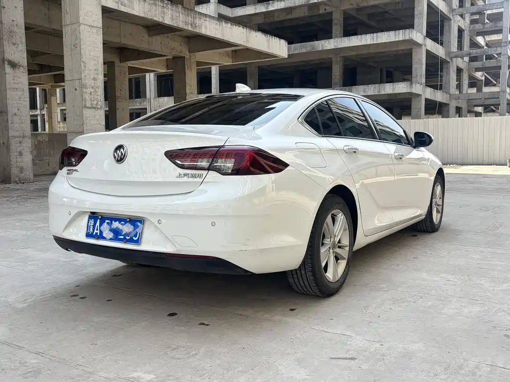 Buick Regal 2018 — фото 10