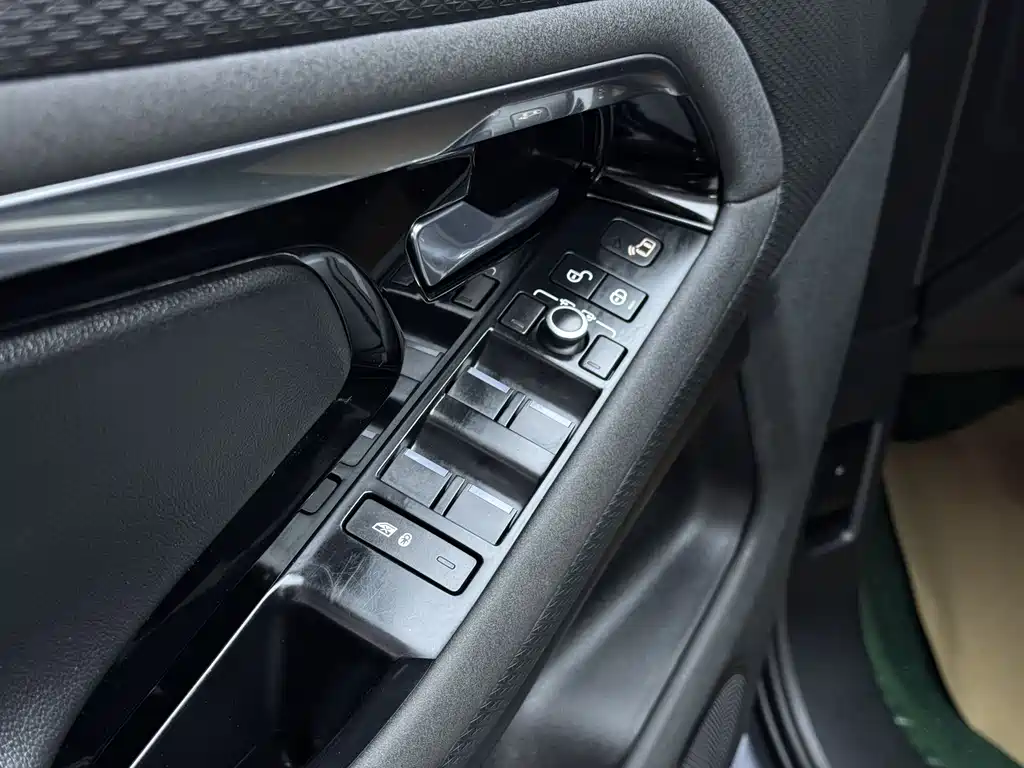 Land Rover Evoque 2021 — фото 18